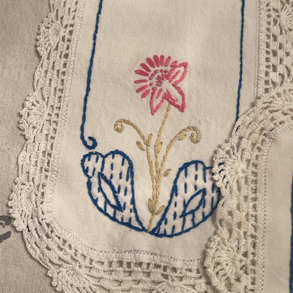 Vintage Linen, Set of 3/ Embroidered/ Handmade - Picture 3 of 8